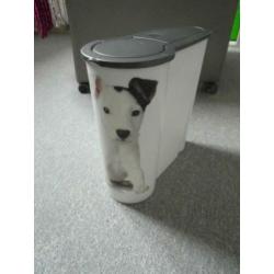 kunststof bewaarbox voor hondenbrokjes, erop Jack Russell??