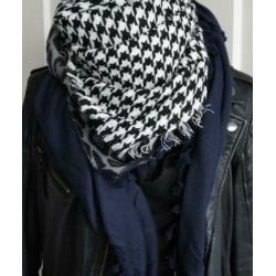 Mooie grote sjaals in grijs en donkerblauw, nieuw!