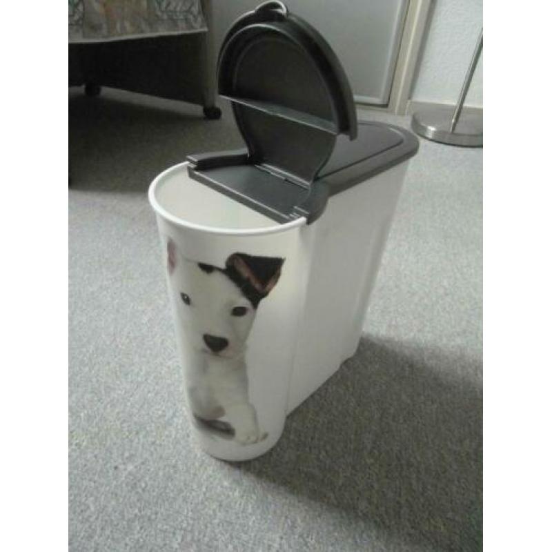 kunststof bewaarbox voor hondenbrokjes, erop Jack Russell??