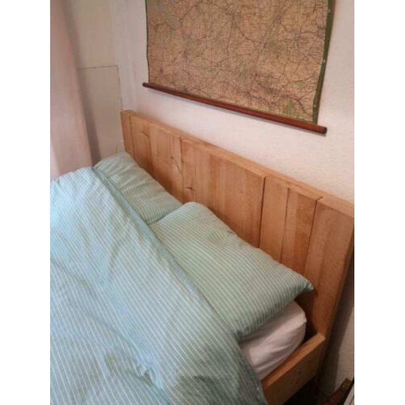 Tweepersoons steigerhouten bed 140 bij 200