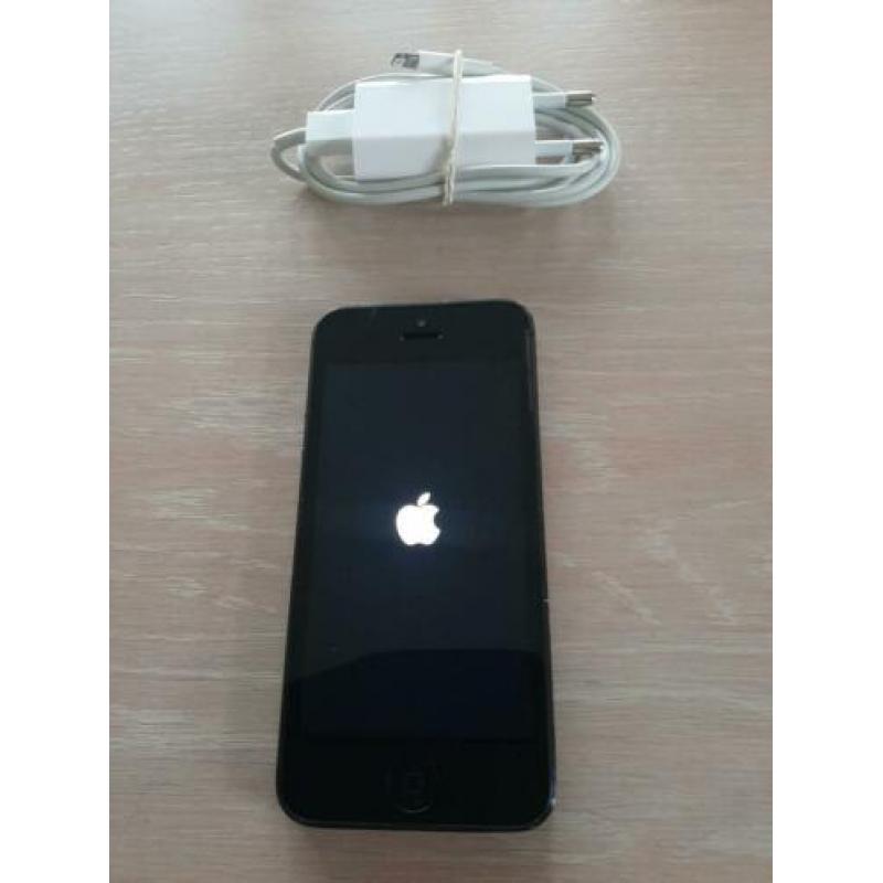 Goed werkende en nette zwarte Apple IPhone 5, 16GB