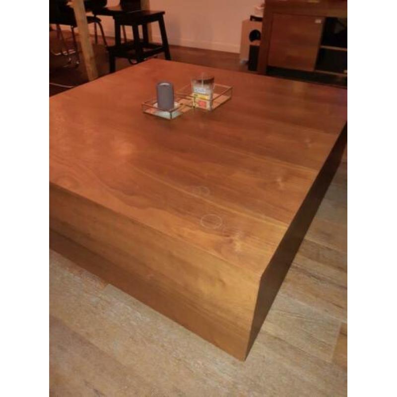 Grote salontafel vierkant van hout 1.20x1.20