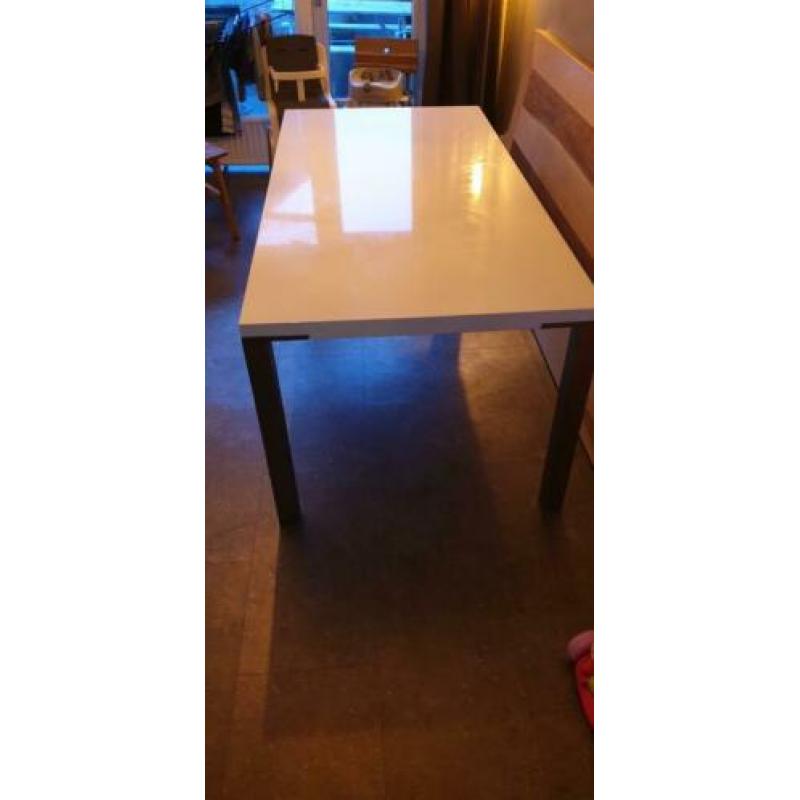 Hoogglans witte eettafel