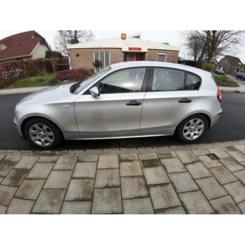 BMW 116i zilvergrijs slechts 152.000 km nieuwe banden, APK,
