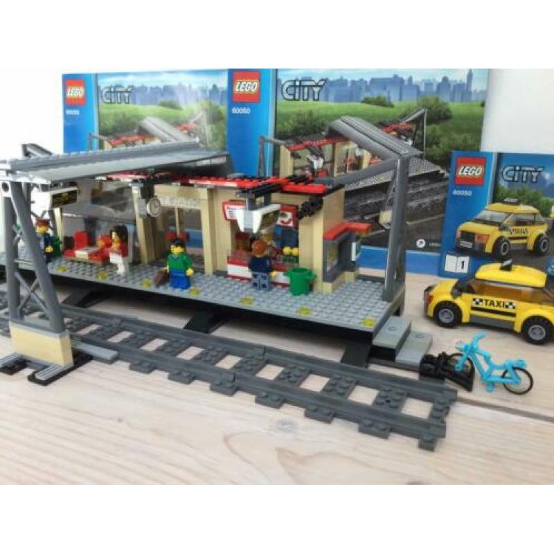 Lego City Treinstation set 60050 taxi, rails, trein