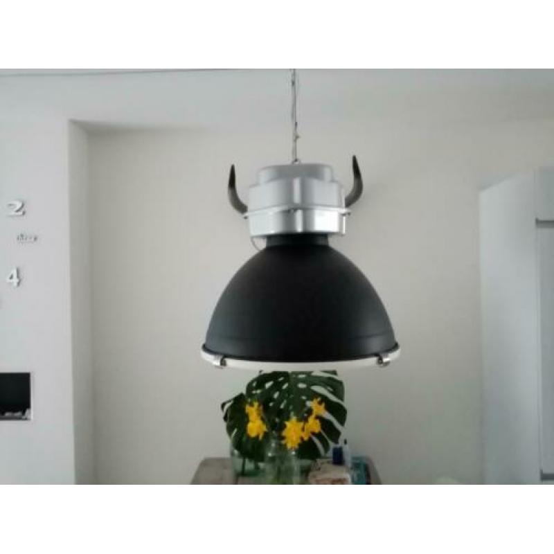 Set van twee mooie industrieele hanglampen 48 cm doorsnee