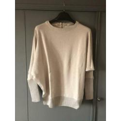 Sweater van UNEXPECTED HEROES beige maat S/M/L