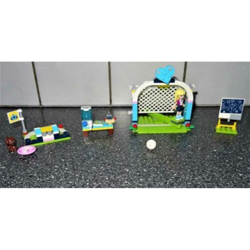 Lego Friends 41330 Stephanie’s voetbaltraining.
