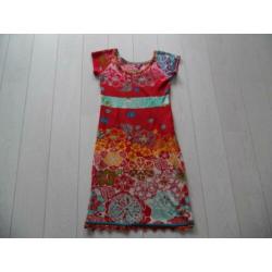 Vrolijke mooie jurk van IVKO in warme kleuren rood 36