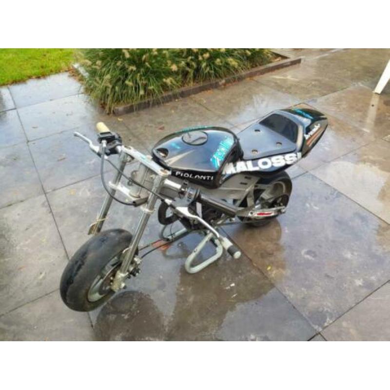 Minibike met veel onderdelen