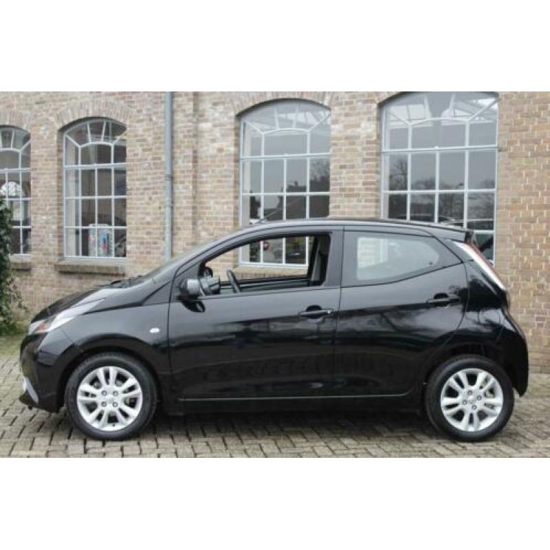 Toyota Aygo 1.0 VVT-i x-wave Navigatie, ECC Clima, Bluetooth