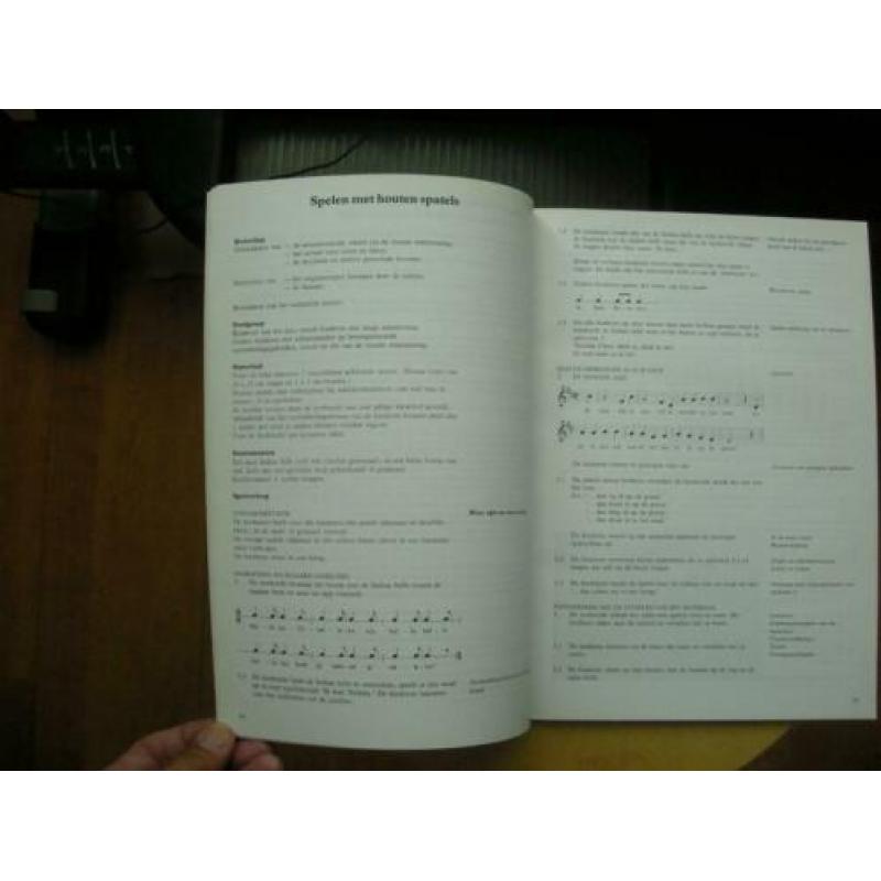 De Taal van muziek en materiaal - muz. en sensom. ontw. kind