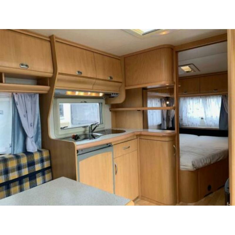 Hobby De Luxe 460 ufe met Mover en Airco