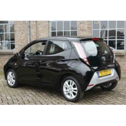 Toyota Aygo 1.0 VVT-i x-wave Navigatie, ECC Clima, Bluetooth