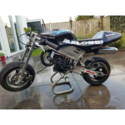 Minibike met veel onderdelen