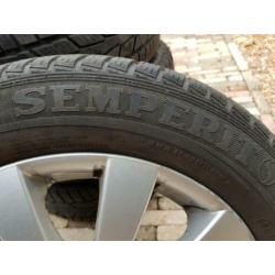Winterbanden op lichtmetalen velg 205/55/R16.