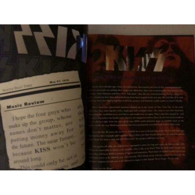 KISS tourboek Farewell Tour US + nieuw Toronto shirt XL