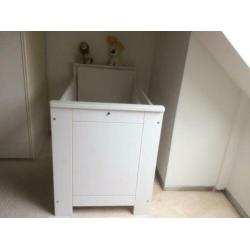 Ledikantje en commode