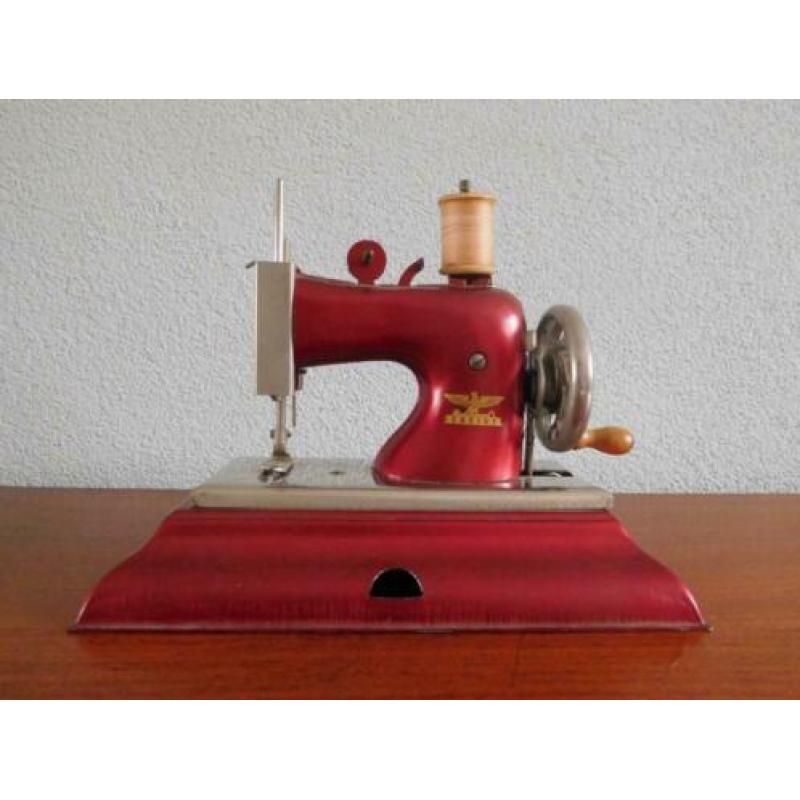 Vintage mini naaimachine uit de jaren 50, kinderspeelgoed!