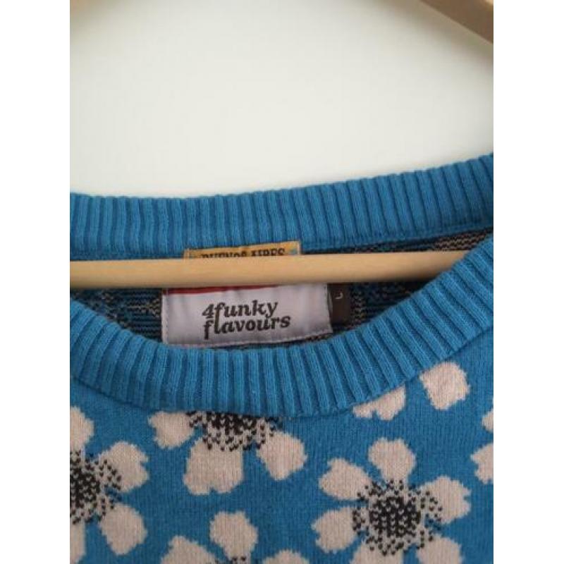 Trui 4ff 4 funky flavours L bloemen blauw Buenos Aires