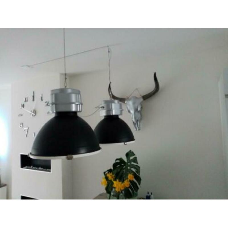 Set van twee mooie industrieele hanglampen 48 cm doorsnee
