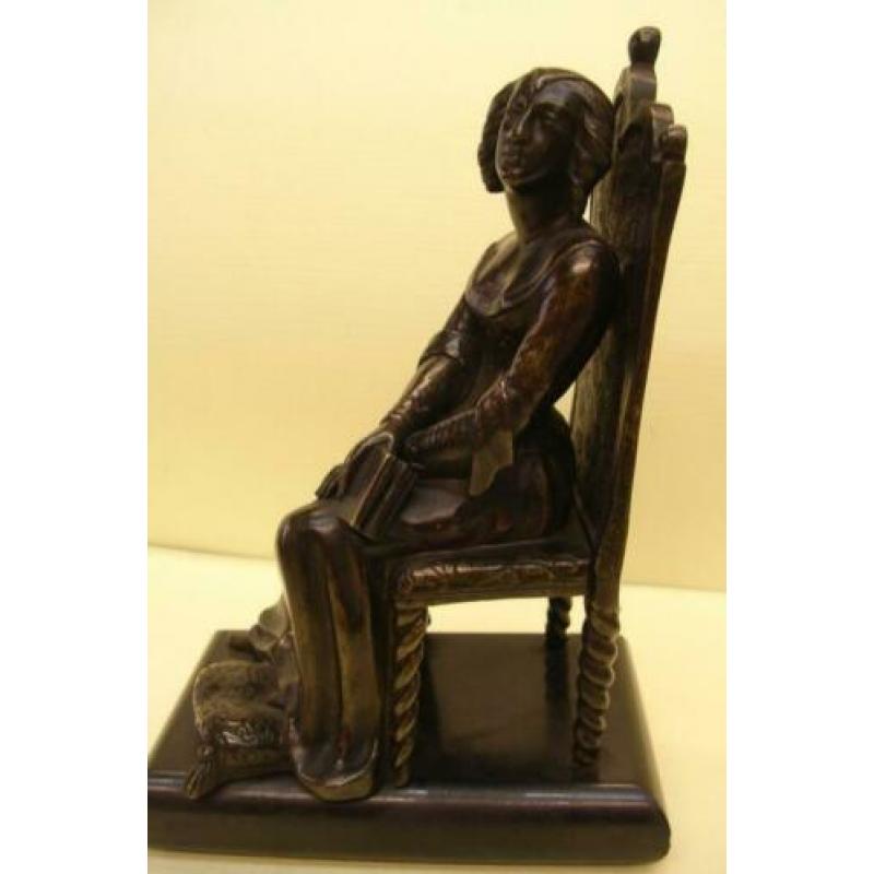 Oude brons: dame met boek "liseuse"; bronzen beeld