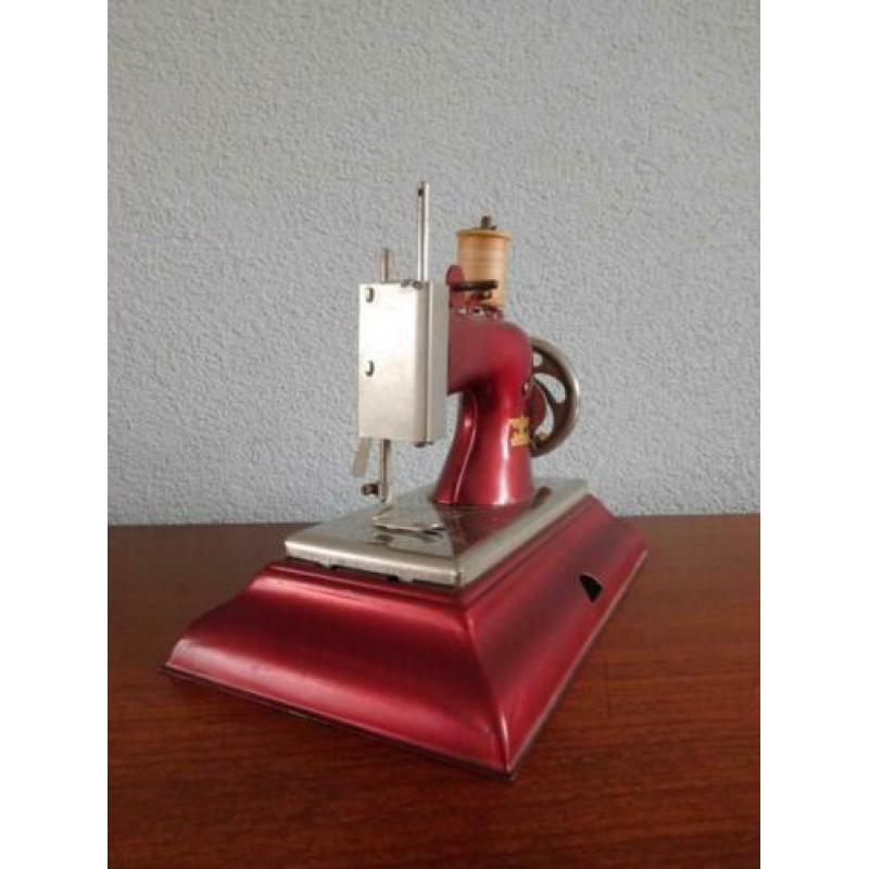 Vintage mini naaimachine uit de jaren 50, kinderspeelgoed!