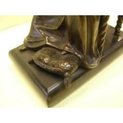 Oude brons: dame met boek "liseuse"; bronzen beeld