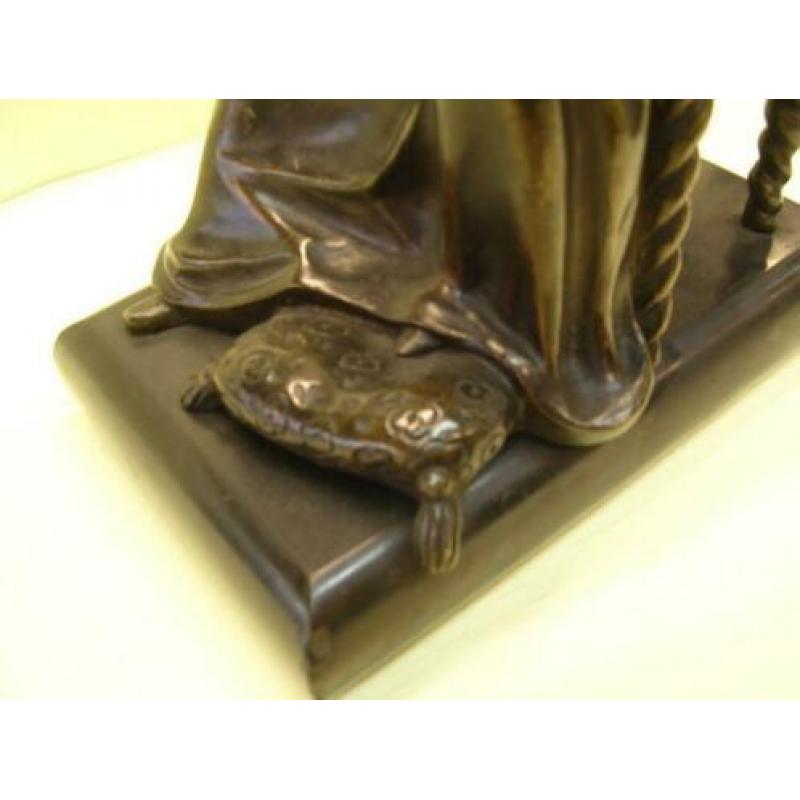 Oude brons: dame met boek "liseuse"; bronzen beeld