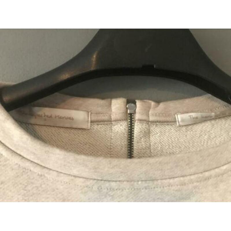 Sweater van UNEXPECTED HEROES beige maat S/M/L
