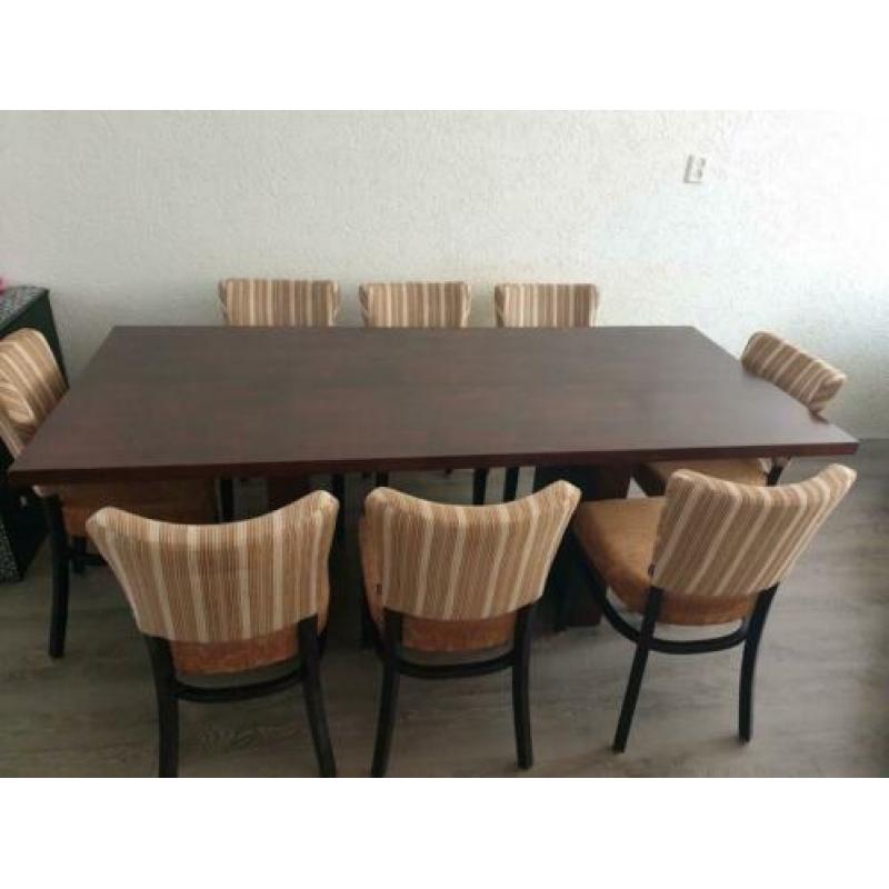 Mooie tafel met 8 stoelen zwaar kwaliteit