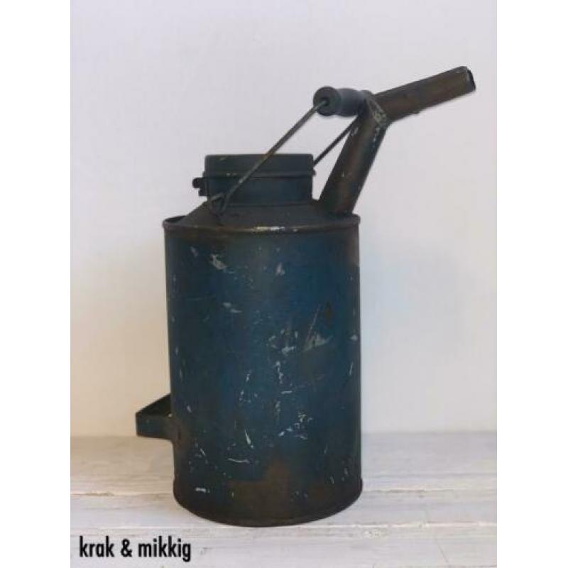 Oude stoere oliekan “krak & mikkig”