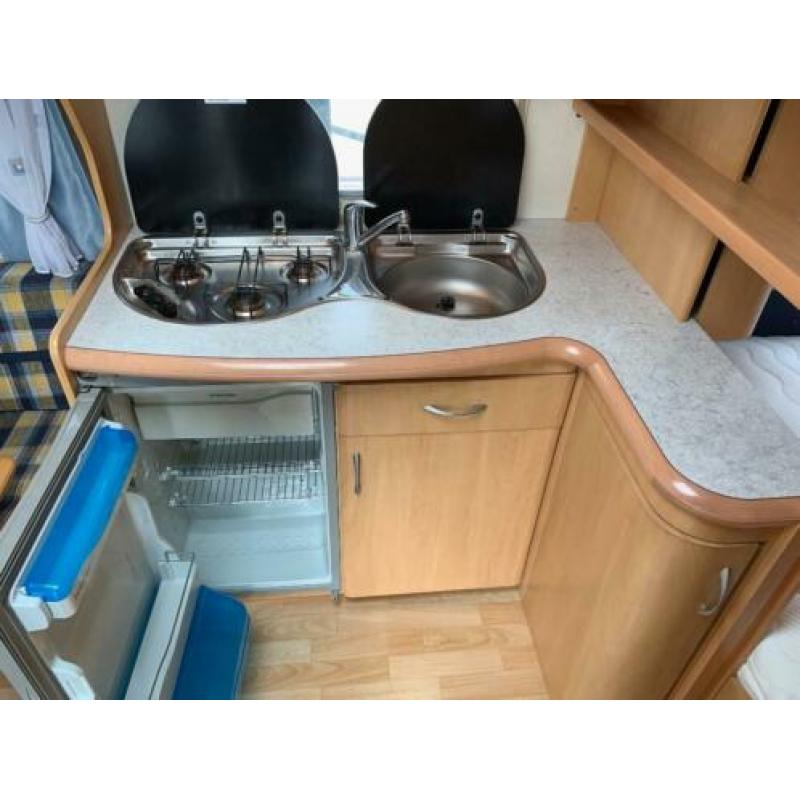Hobby De Luxe 460 ufe met Mover en Airco