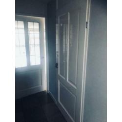 Binnendeur opdek met glas in lood en wc deur