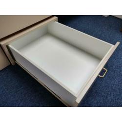 Beige stevig 1 persoonsbed met 2 lades
