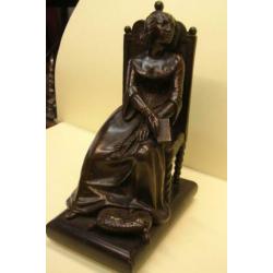 Oude brons: dame met boek "liseuse"; bronzen beeld