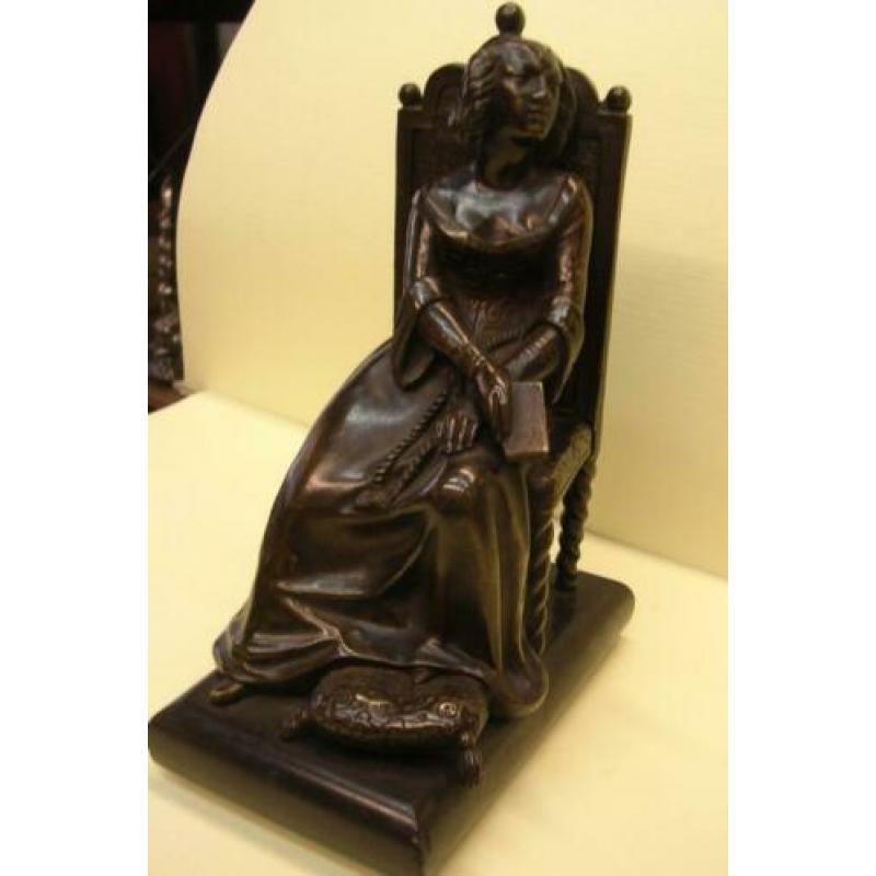 Oude brons: dame met boek "liseuse"; bronzen beeld