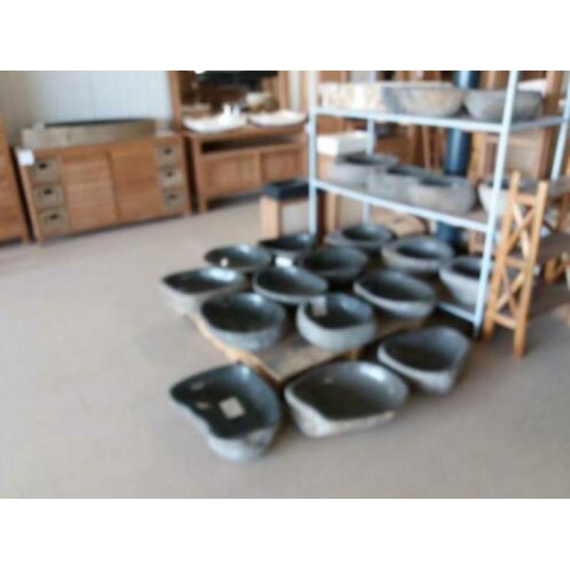 Riviersteen badkamer waskom wasbak oval of rond afvoergat ..