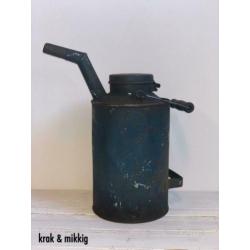 Oude stoere oliekan “krak & mikkig”
