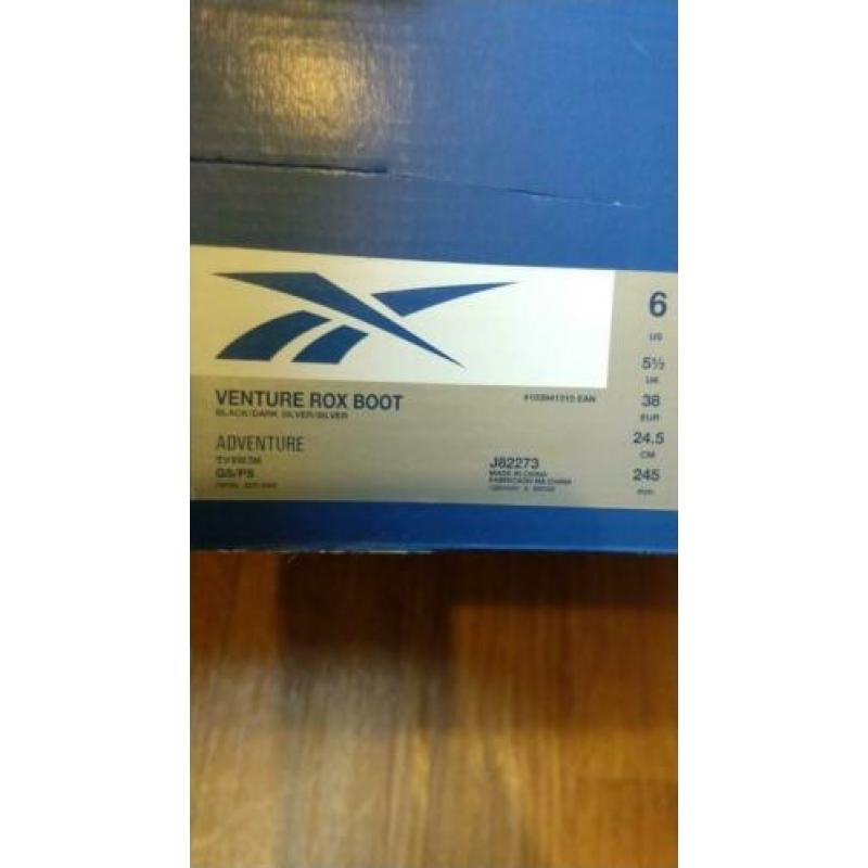 Reebok schoenen maat 38. Nieuw