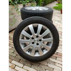 Winterbanden op lichtmetalen velg 205/55/R16.