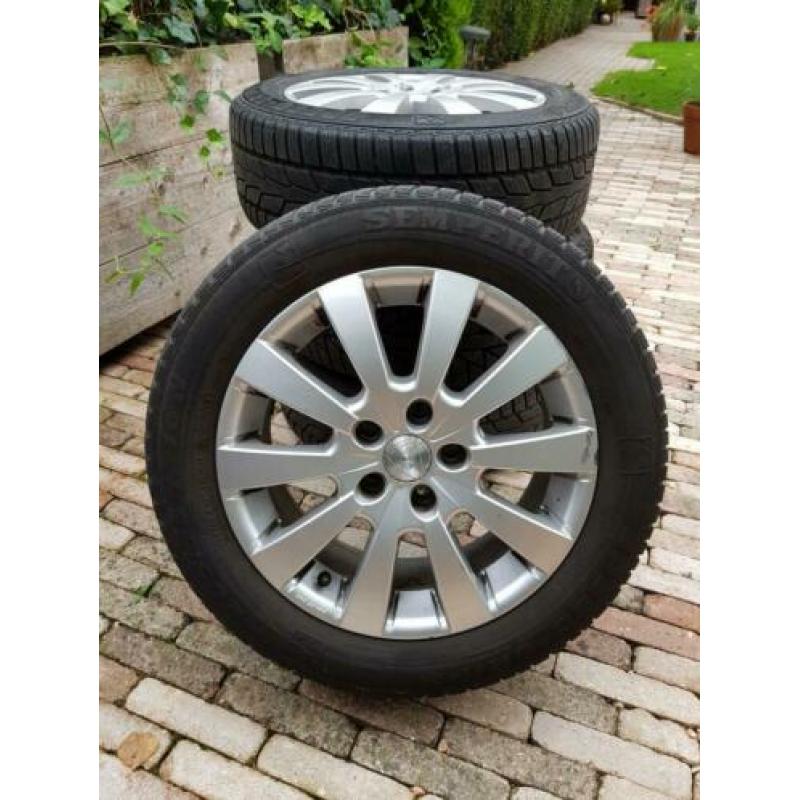 Winterbanden op lichtmetalen velg 205/55/R16.