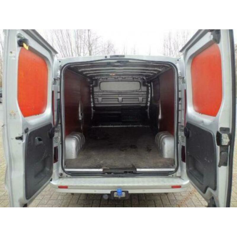 Opel VIVARO 140 PK L2H1 AIRCO NAVI TREKHAAK CAMERA