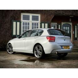 BMW 1-Serie 118i Upgrade Edition 170pk l Sportstoelen l 385M