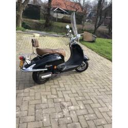Mooie la souris scooter! Geel kenteken