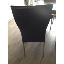 Eettafel met zes stoelen en bijpassende salontafel