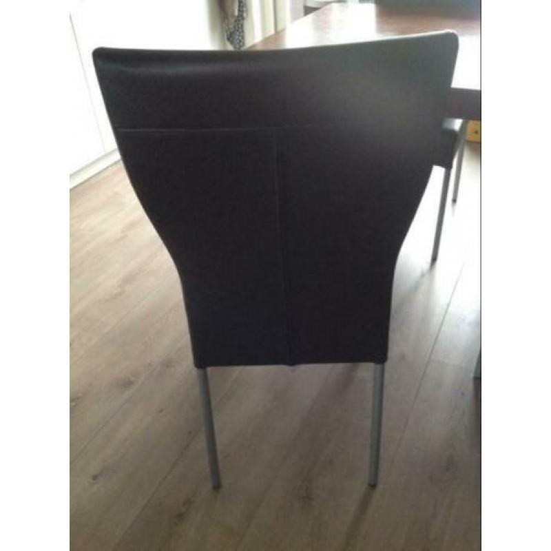 Eettafel met zes stoelen en bijpassende salontafel