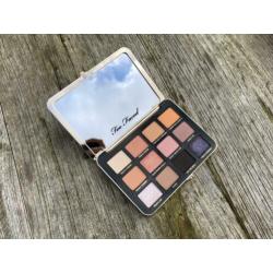 Too faced eyeshadow palette White Peach