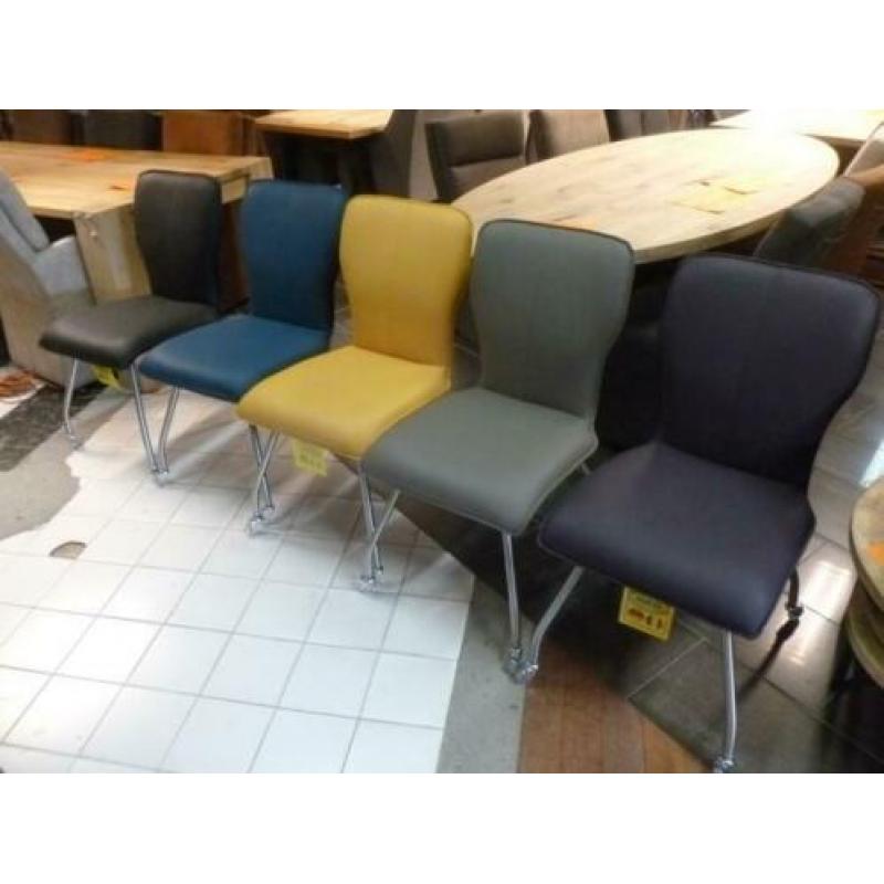 Nieuwe Eco-pu eetkamerstoelen met rvs poten en gelwielen