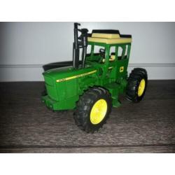 John Deere 7020 Kniktrekker